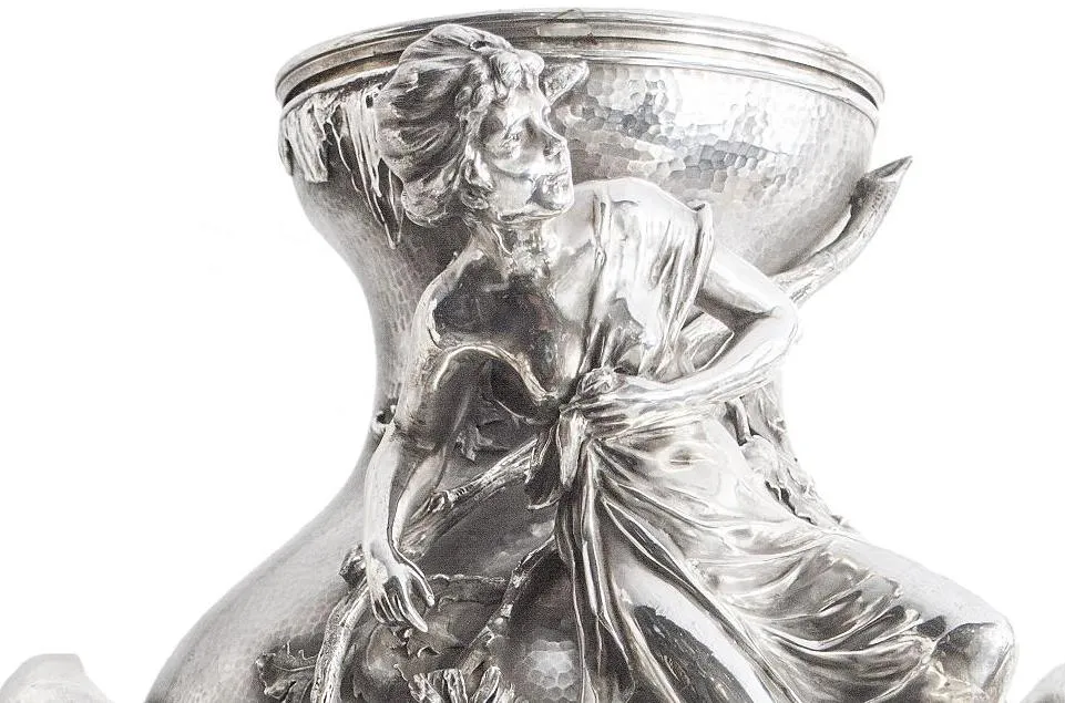 vase orivit avec figure décorative, style ancien