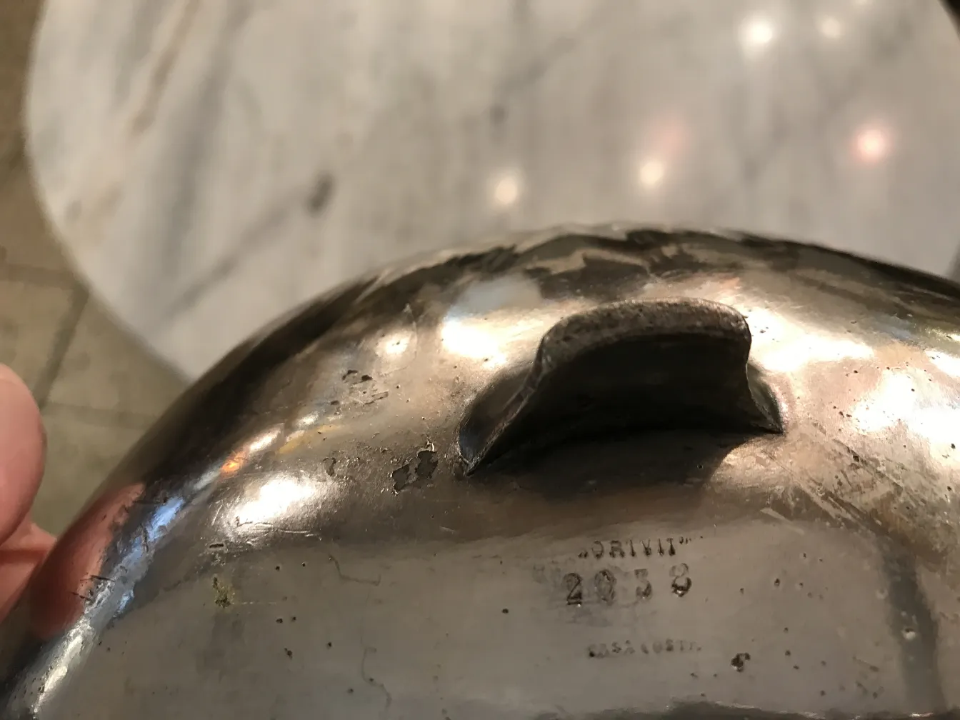 प्राचीन पत्र ट्रे orivit जिसमें खूबसूरत डिजाइन हैं