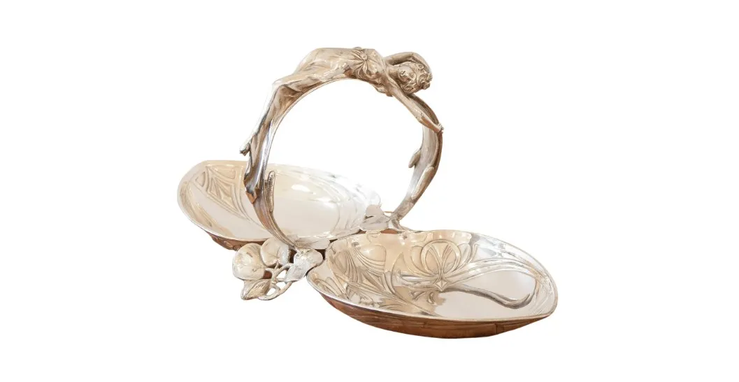 Plateau de cartes antique WMF avec un design floral élégant, idéal pour la décoration.