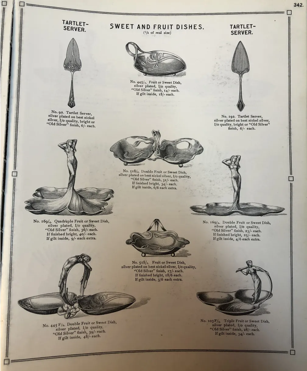 magnifique plateaux de carte antique WMF avec des détails élégants dans un cadre ancien