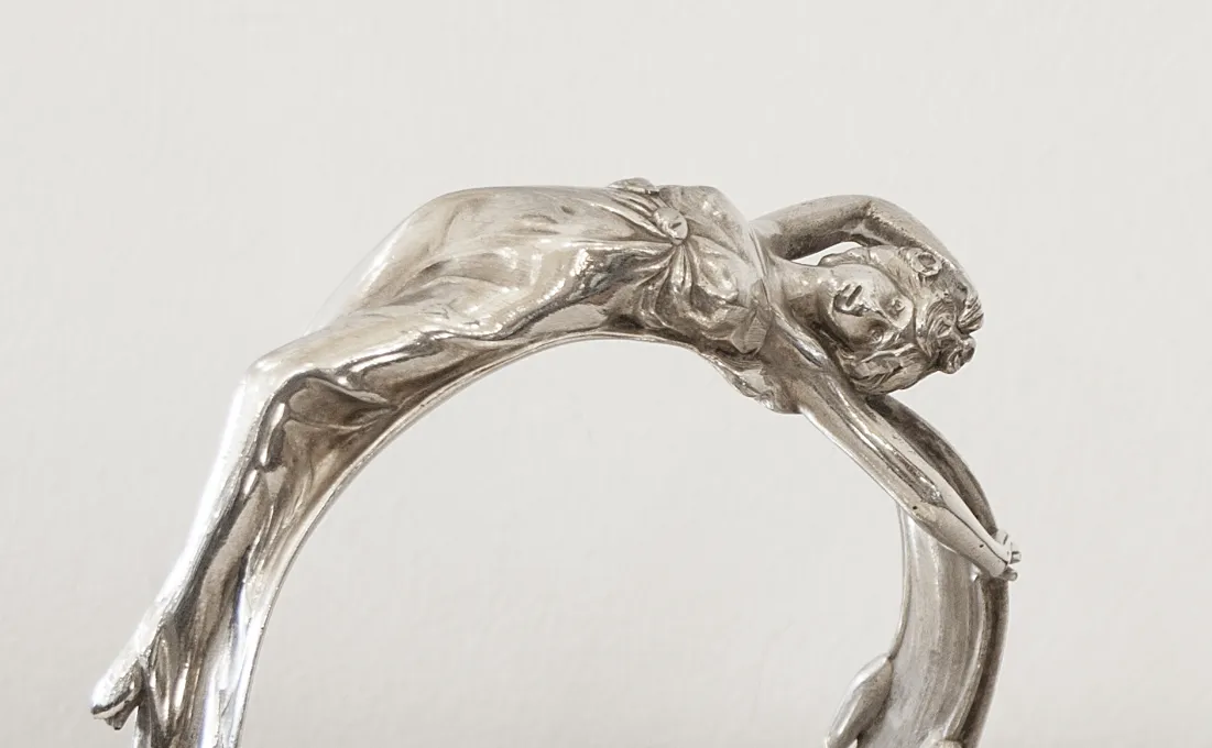 Antiker WMF Kartenfach mit dekorativen Details in Form einer weiblichen Figur