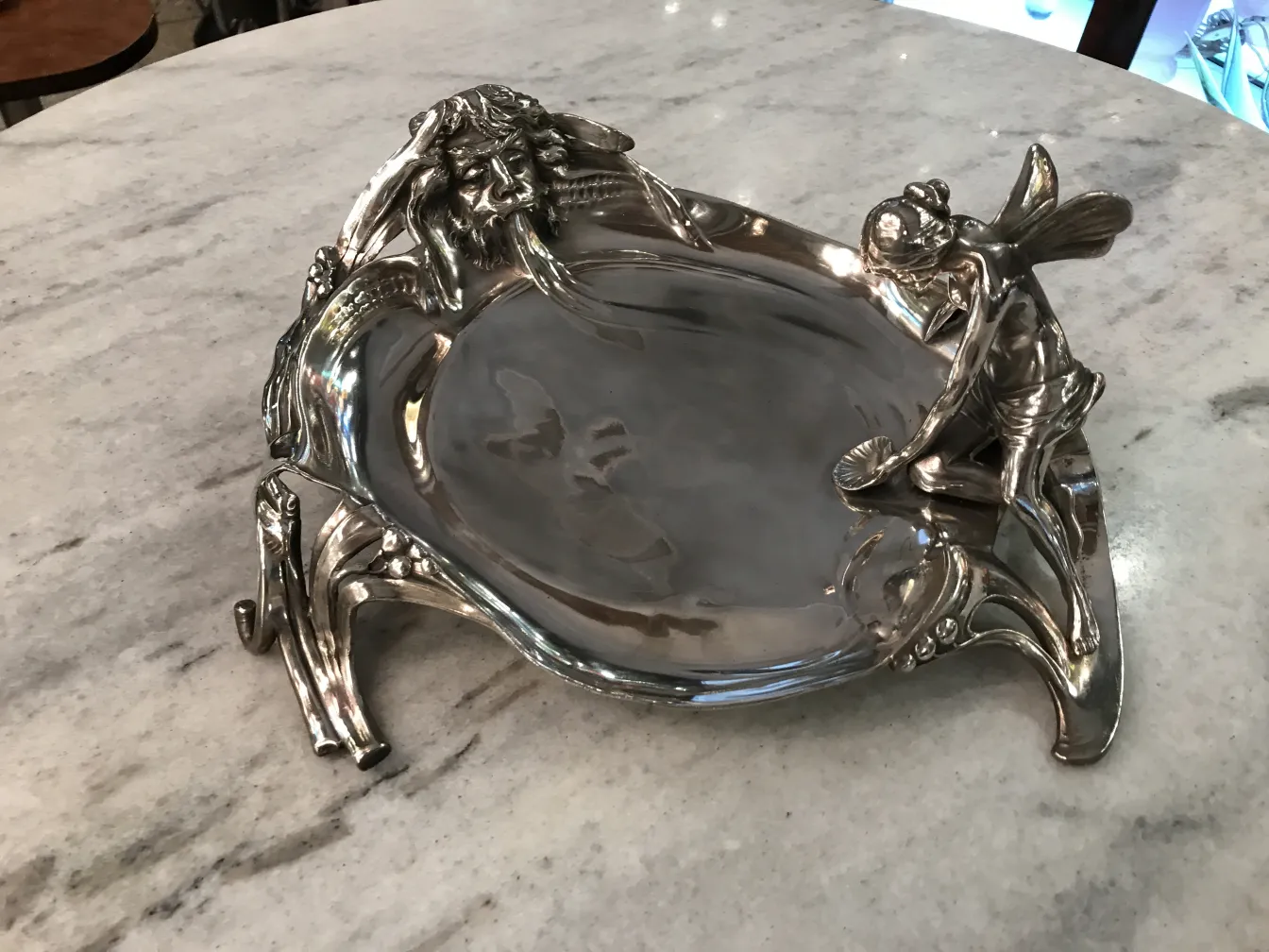 bandeja de cartas antigua con figuras decorativas