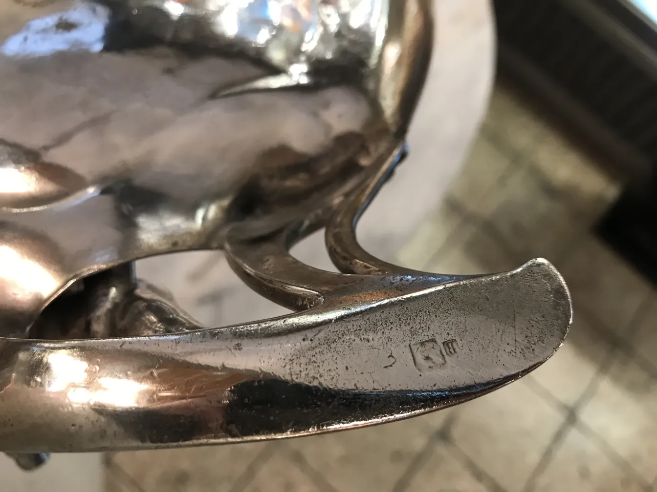 प्राचीन पत्र ट्रे WMF के साथ विशिष्ट डिजाइन, क्लासिक माहौल में