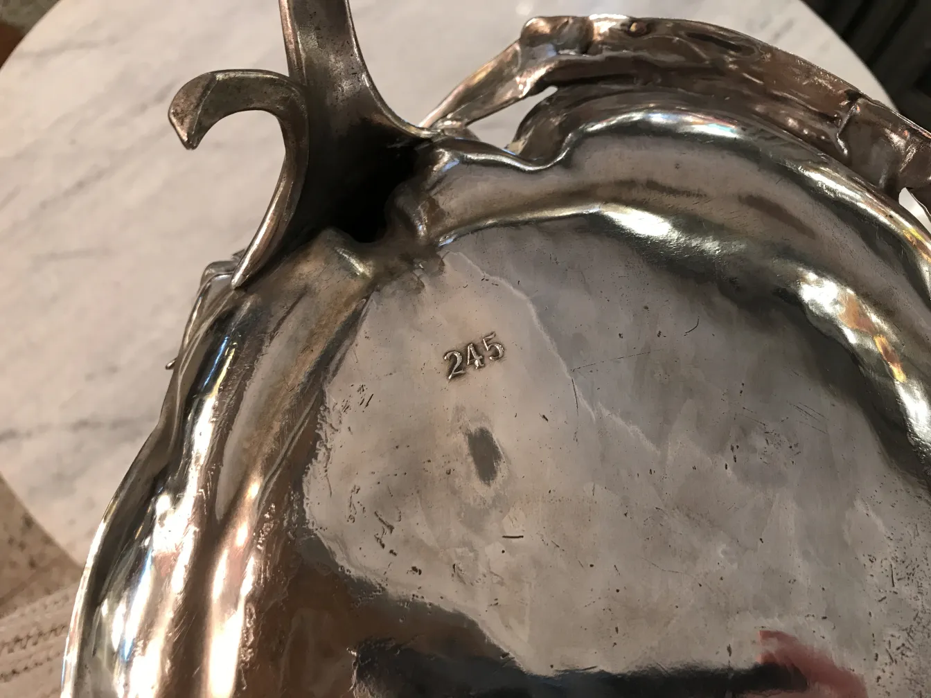 plateaux de carte ancien WMF avec design élégant, cadre classique