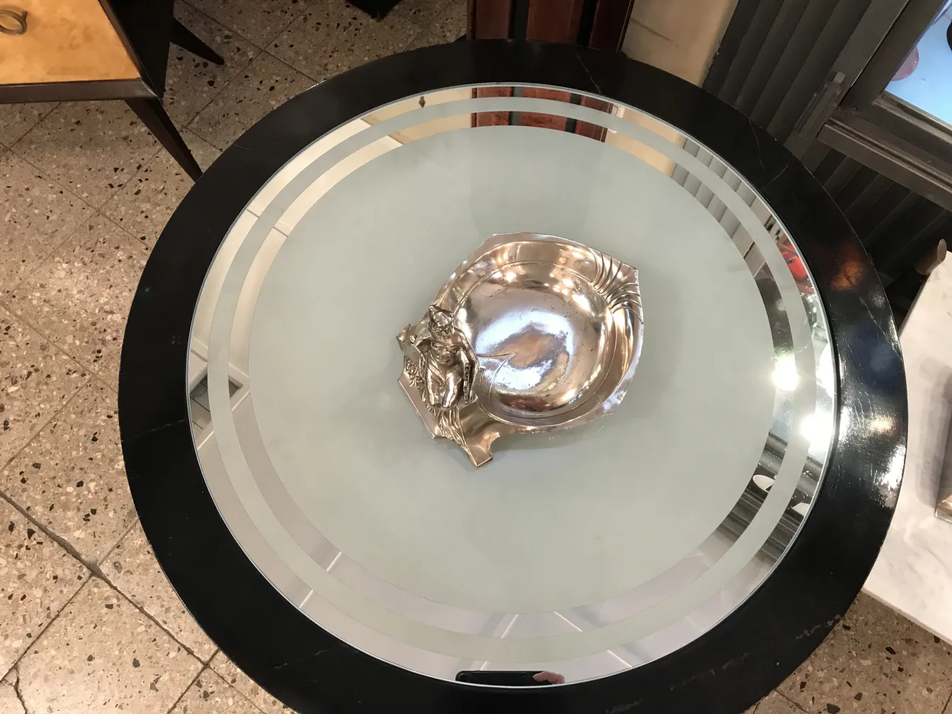 vassoio per carte antico WMF su tavolo elegante con specchio