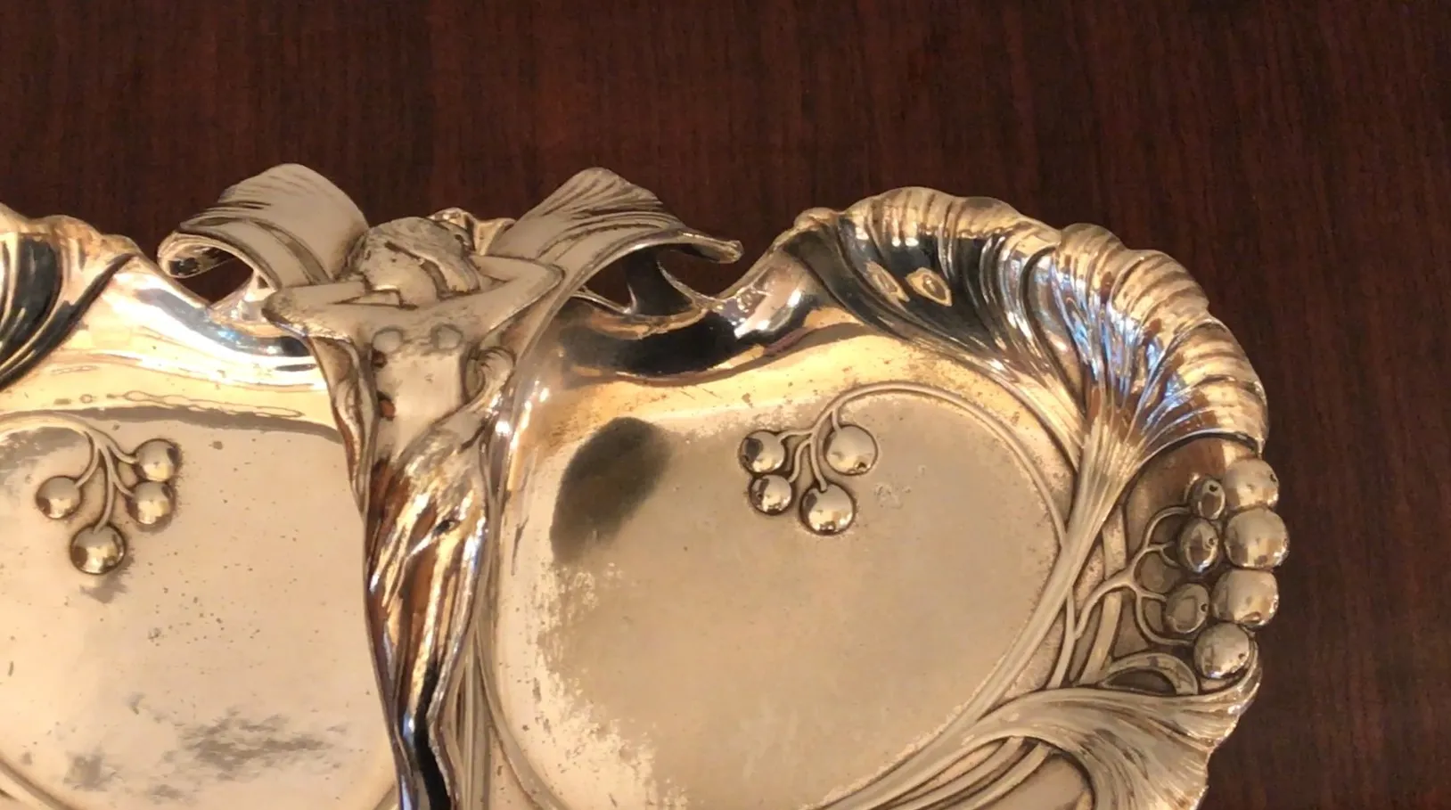 plateau de carte ancien WMF avec motifs en relief