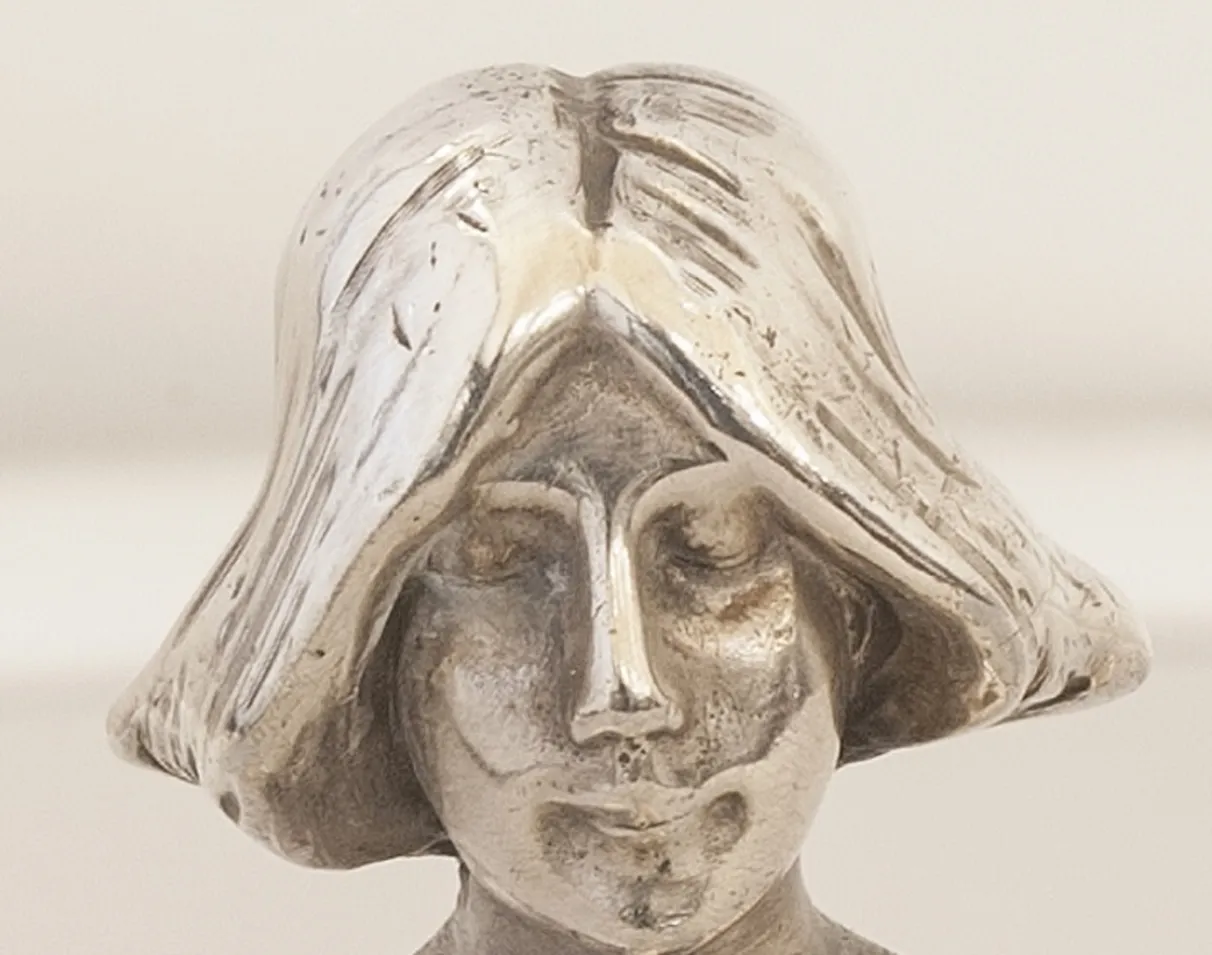 antiker Kartenfach WMF mit dekorativer Figur oben