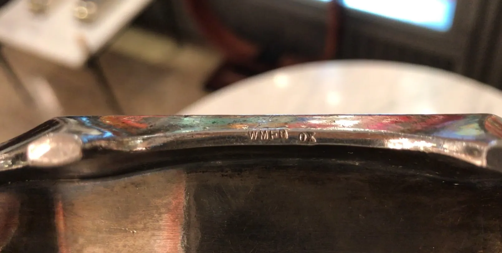 plateau antique pour cartes WMF avec un design élégant dans un cadre décoratif