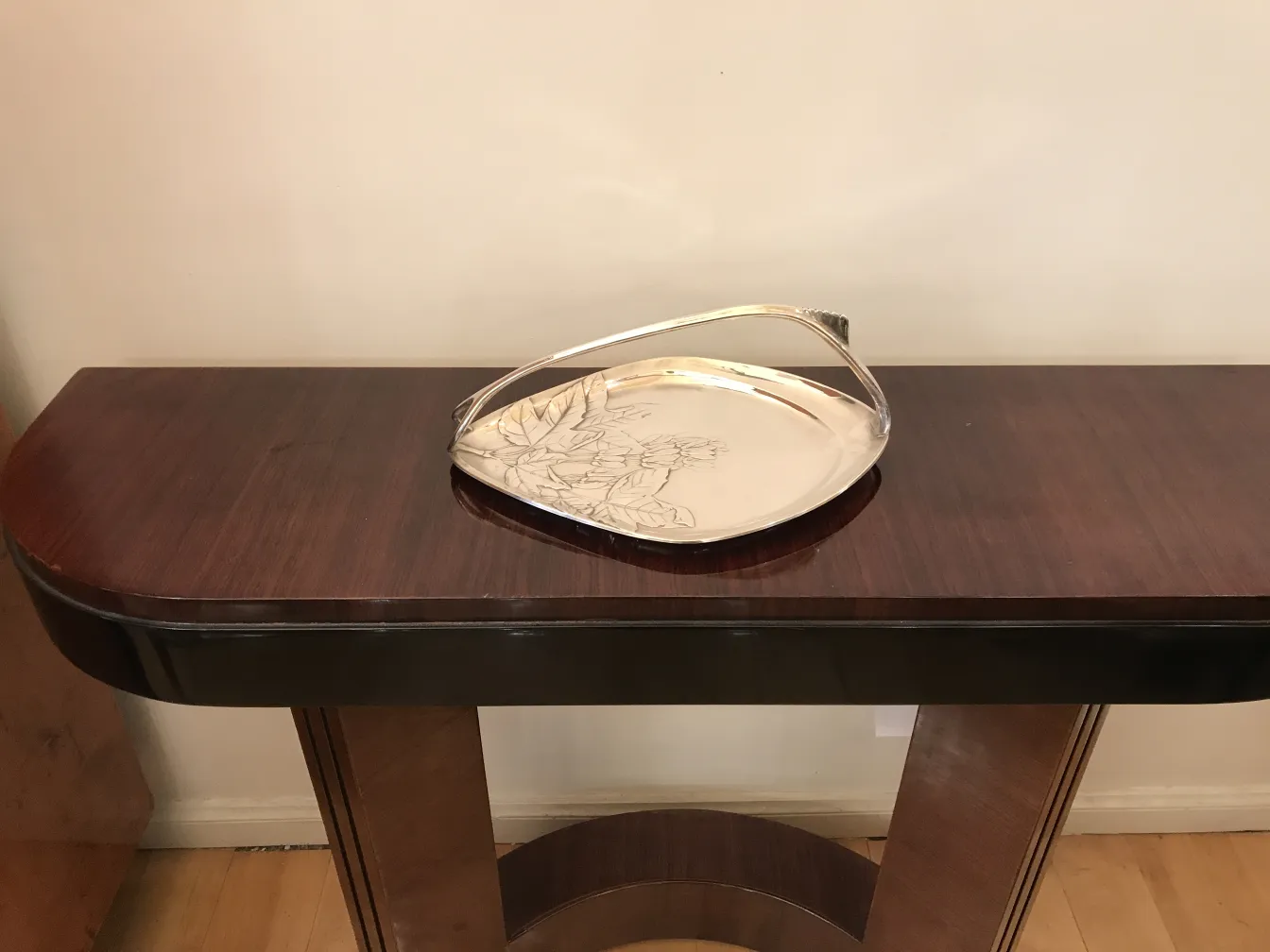 vassoi per carte antichi WMF con motivo floreale in un ambiente elegante