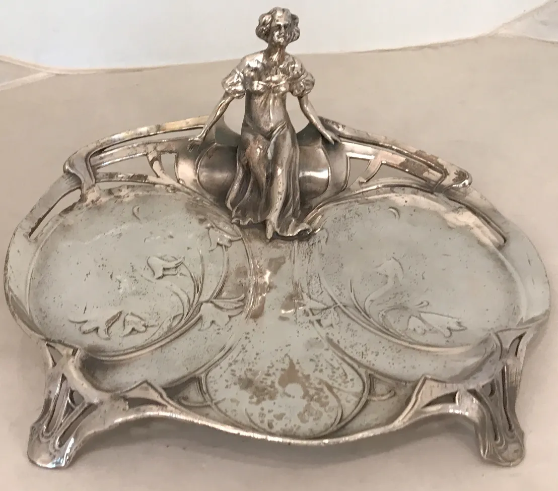 bandeja antiga de cartas com figura decorativa