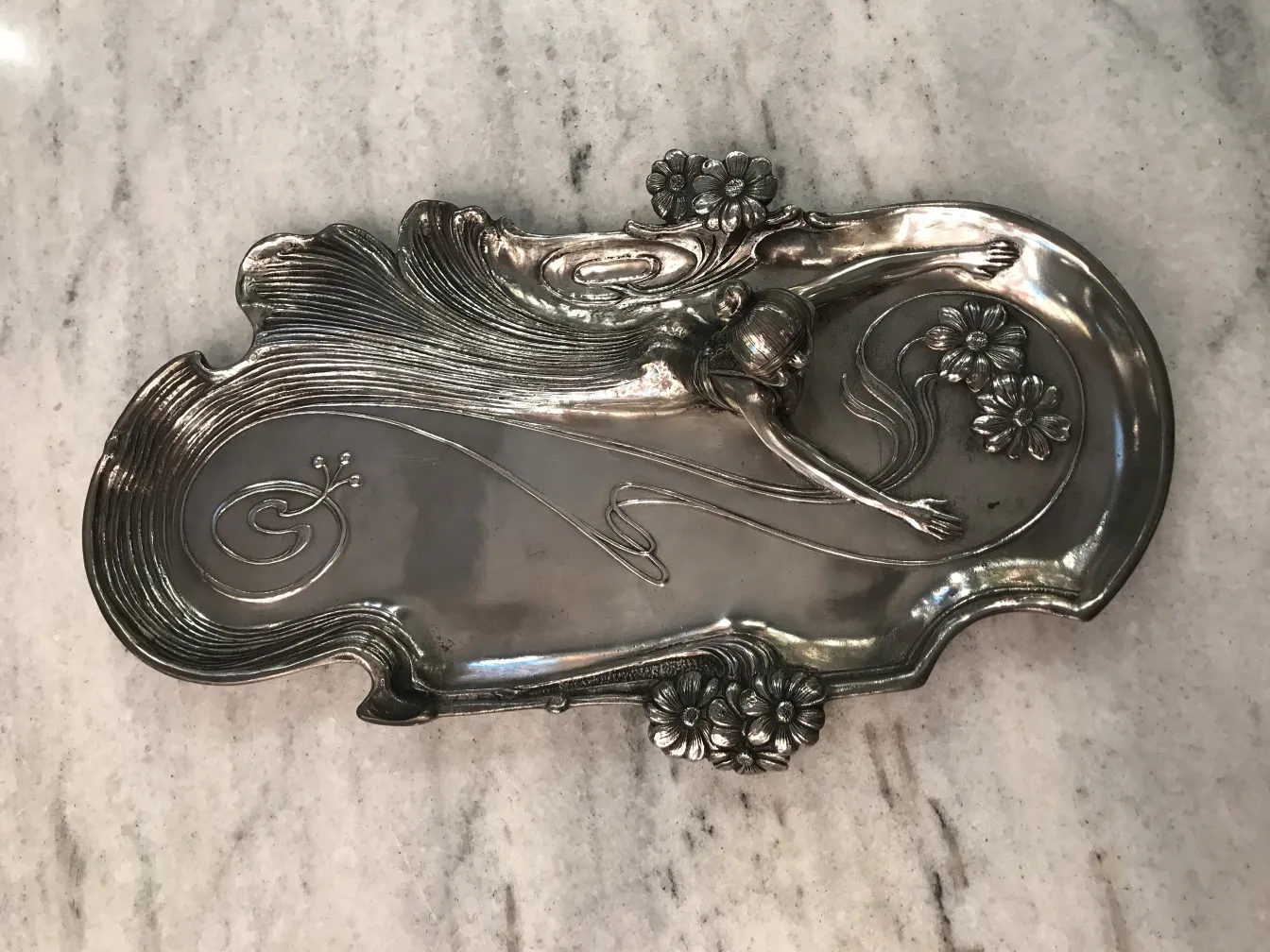 plateau de carte antique WMF avec détails floraux et figure féminine