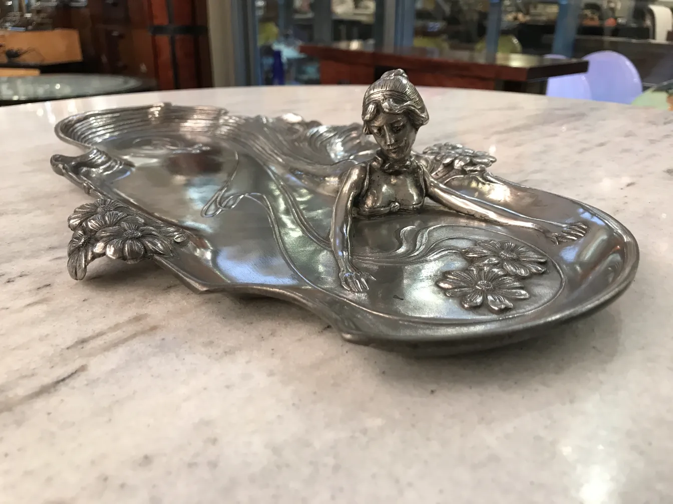 Plateaux de carte antique WMF avec design floral et figure