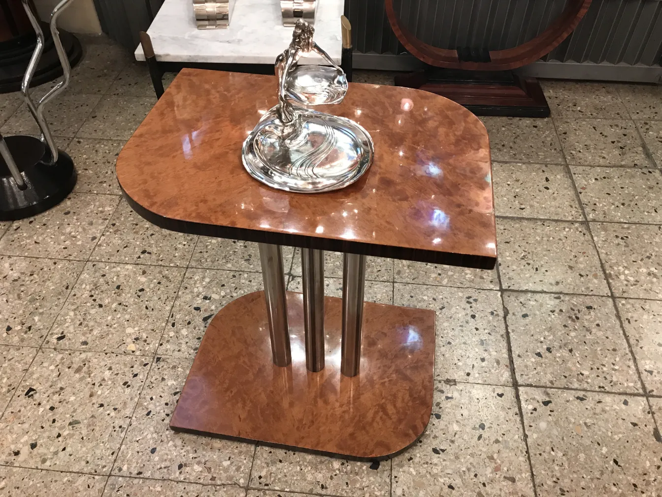 bandeja antigua para cartas WMF con diseño elegante sobre mesa