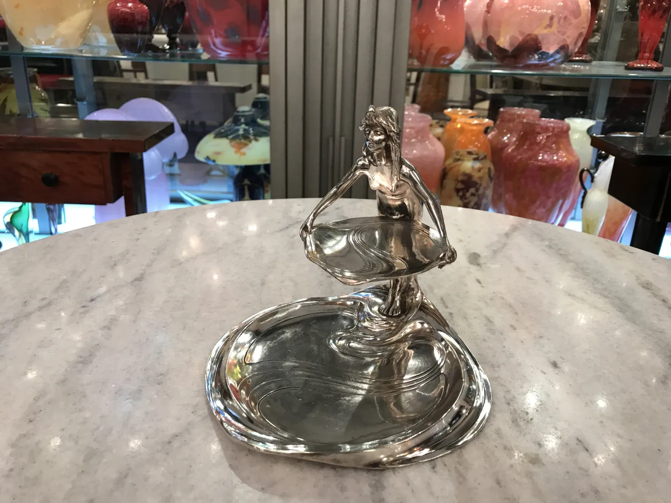 Plateau de carte ancien WMF avec figure décorative à la base