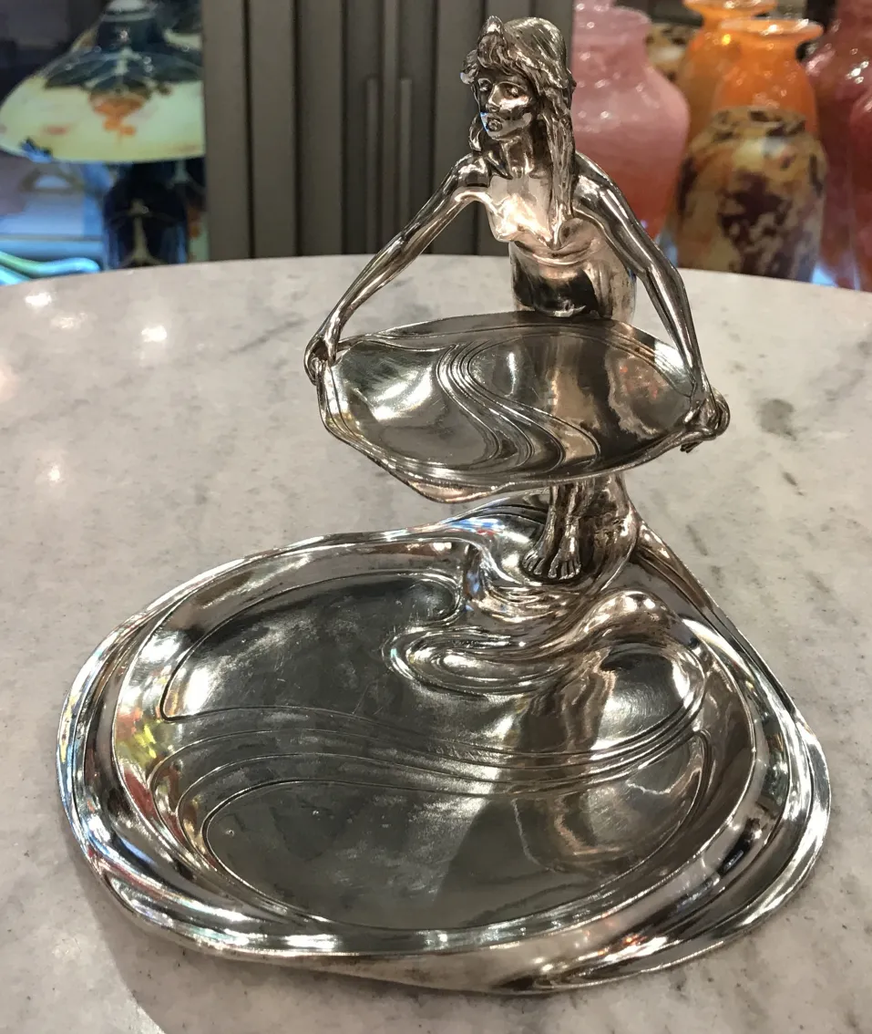 vassoi per carte antichi WMF in un ambiente elegante