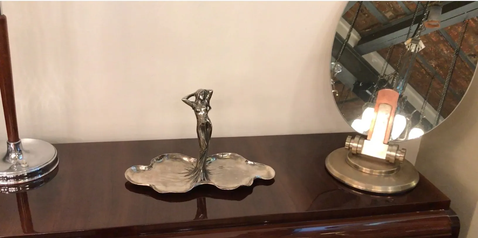 Bandeja de cartas antigua WMF con figura decorativa