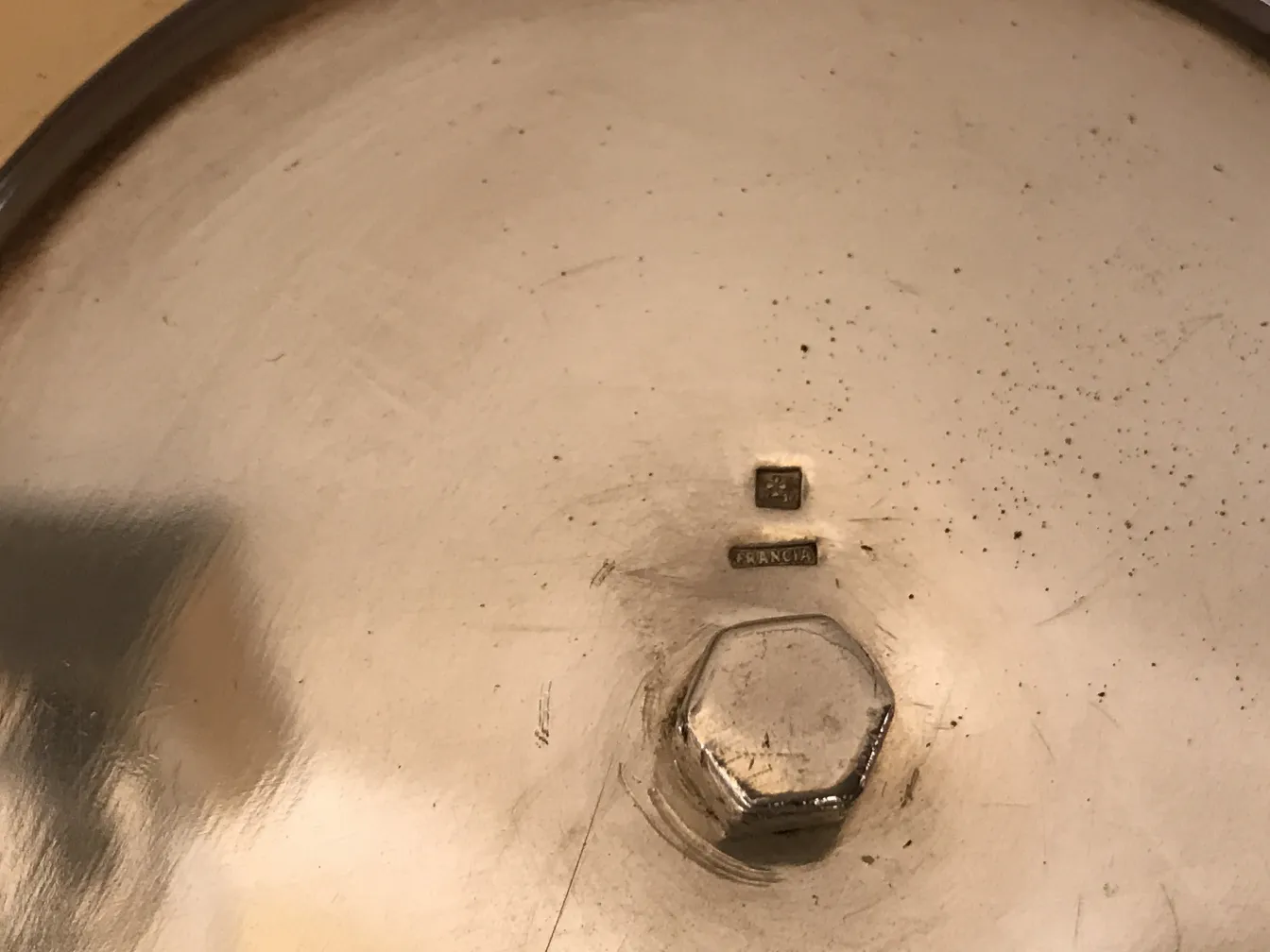 bandeja de cartas antiga mostrando sinais de uso.