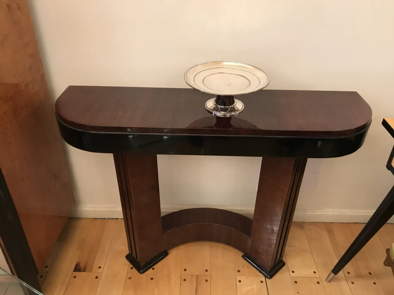 plateau de carte ancien WMF sur une console élégante