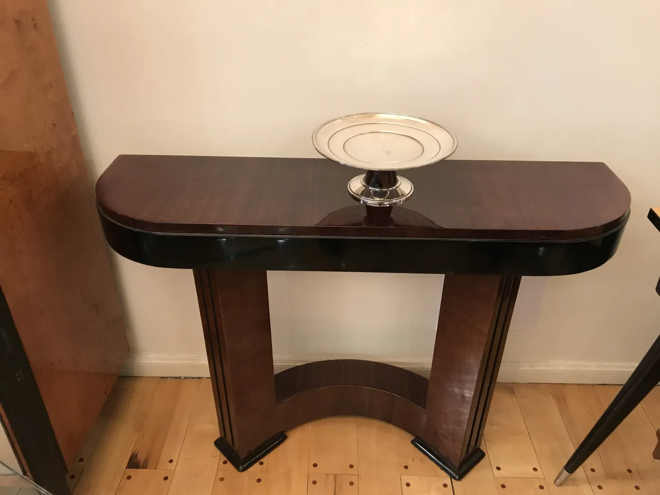 plateau de carte ancien WMF sur une surface en bois clair