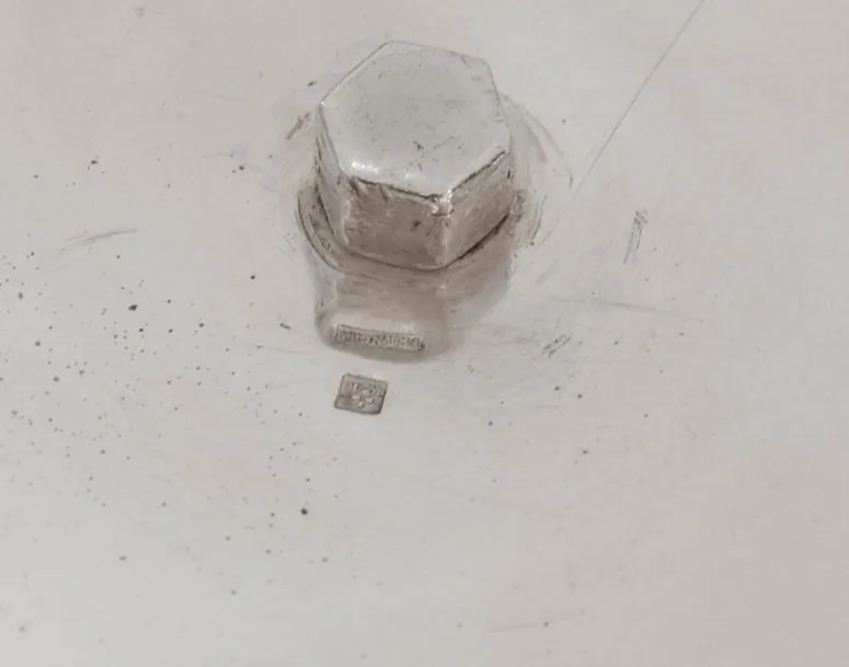 带有可见细节和优雅设计的古董卡片托盘