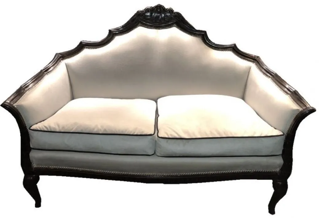 Tre poltrone antiche con design elegante, stile paul follot