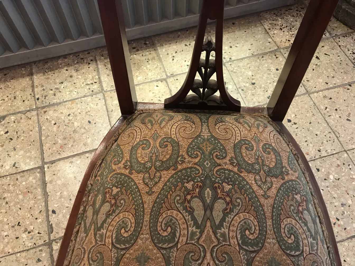 Fauteuils et chaises anciennes avec design art nouveau