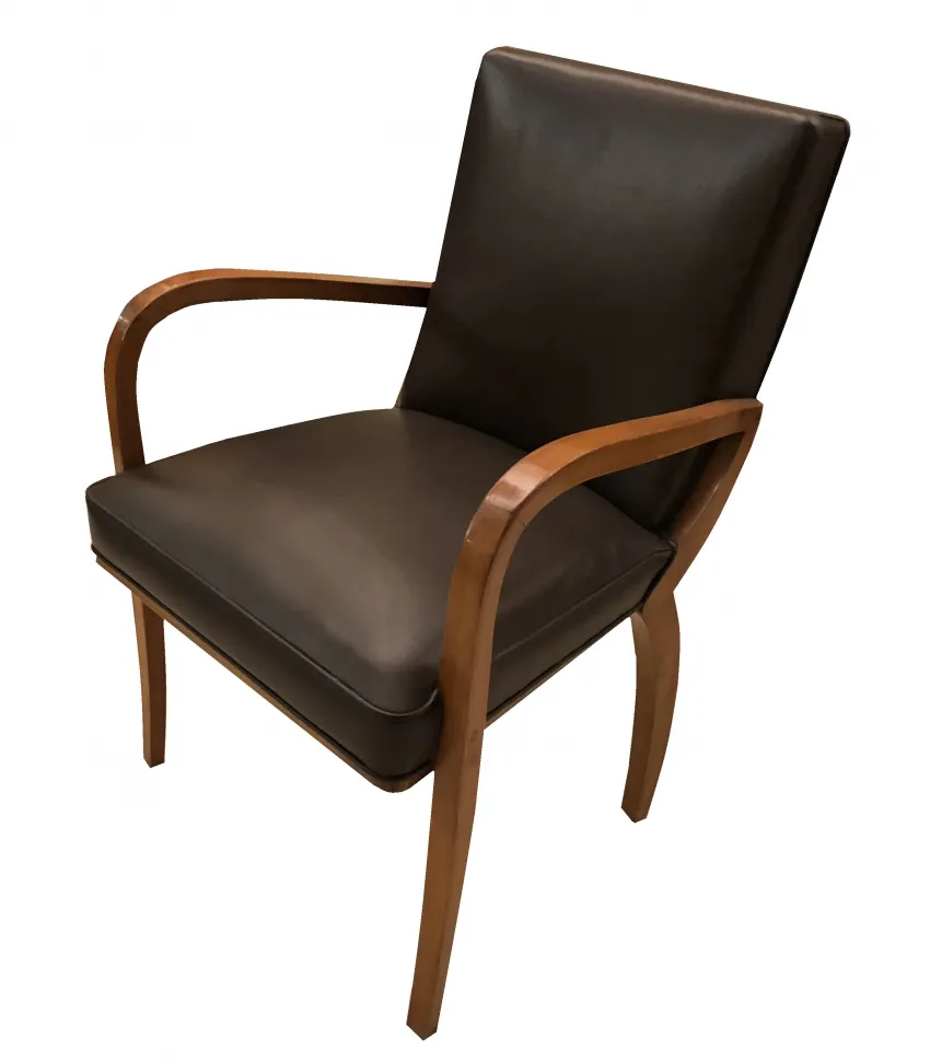 fauteuil de bureau antique avec accoudoirs dans un cadre élégant