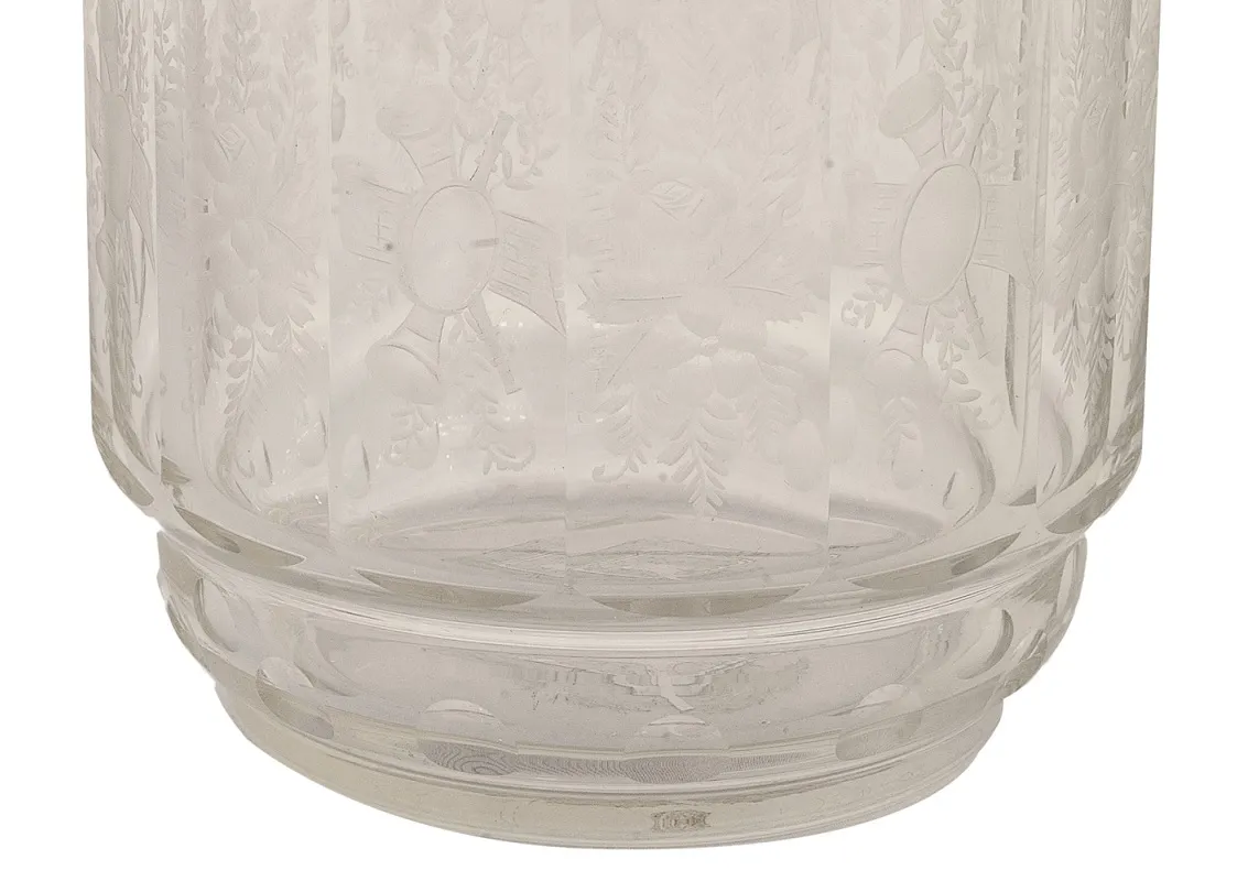 antike bonbonschale mit graviertem Blumendesign