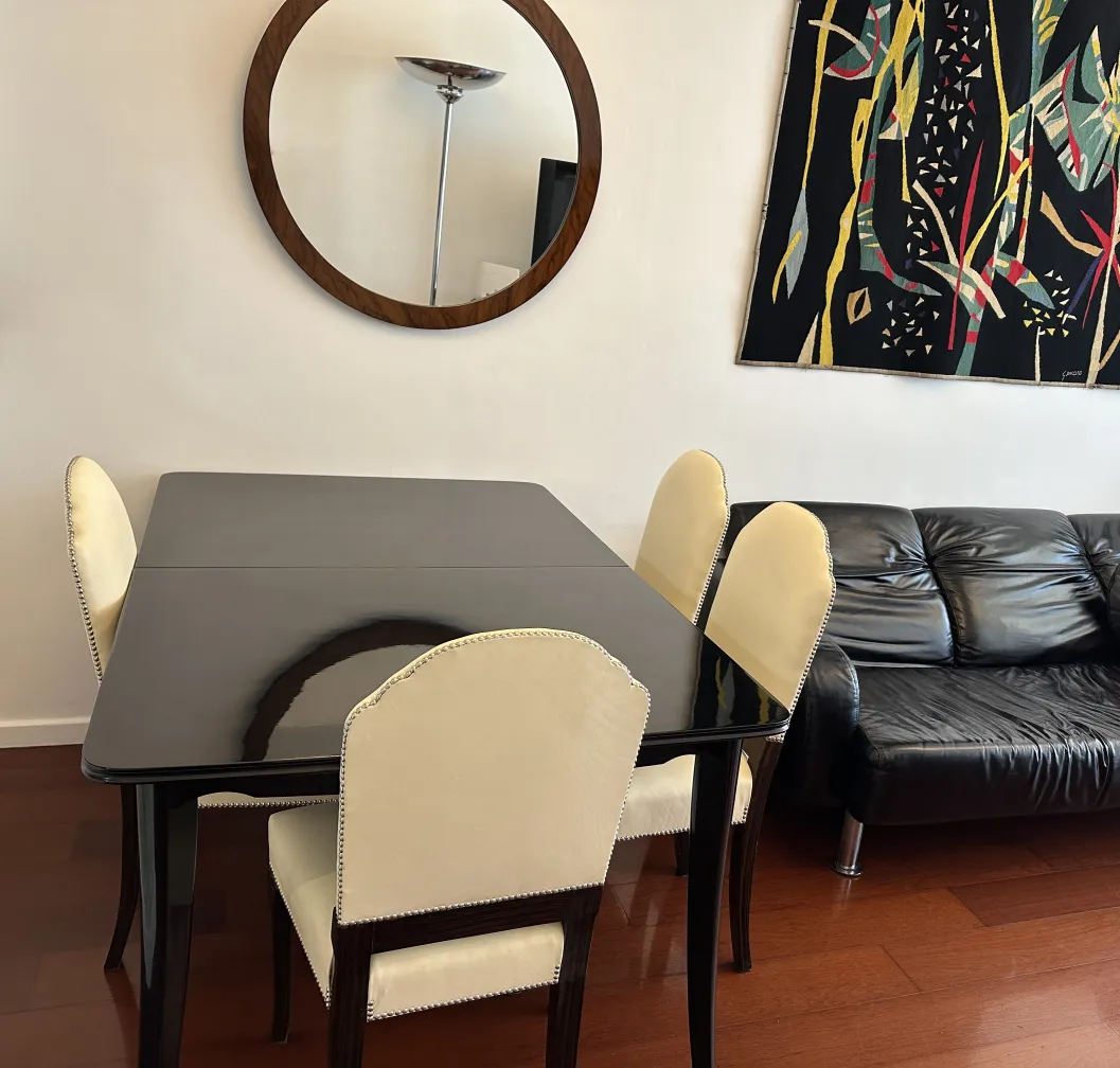 Set di 6 sedie antiche con design classico e rivestimento chiaro