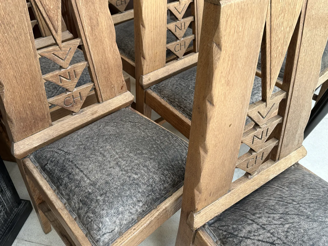 set aus 6 antiken munich stühlen mit holzschnitzerei und gepolsterung