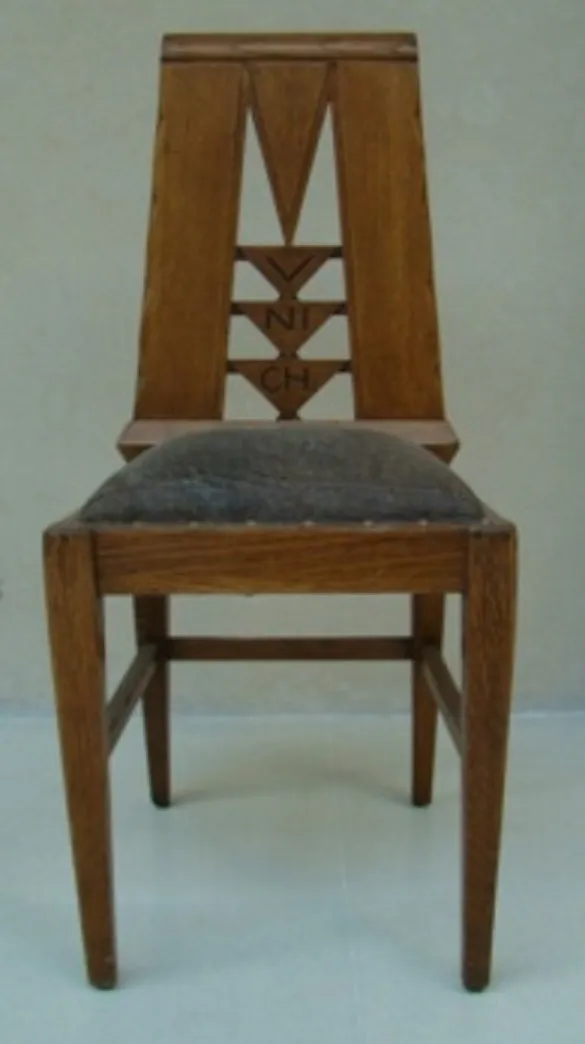 6 antiche sedie Munich con design sullo schienale