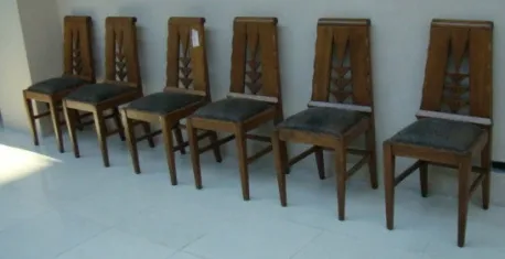 six chaises anciennes de style Munich en rangée, avec des dossiers hauts et un rembourrage gris