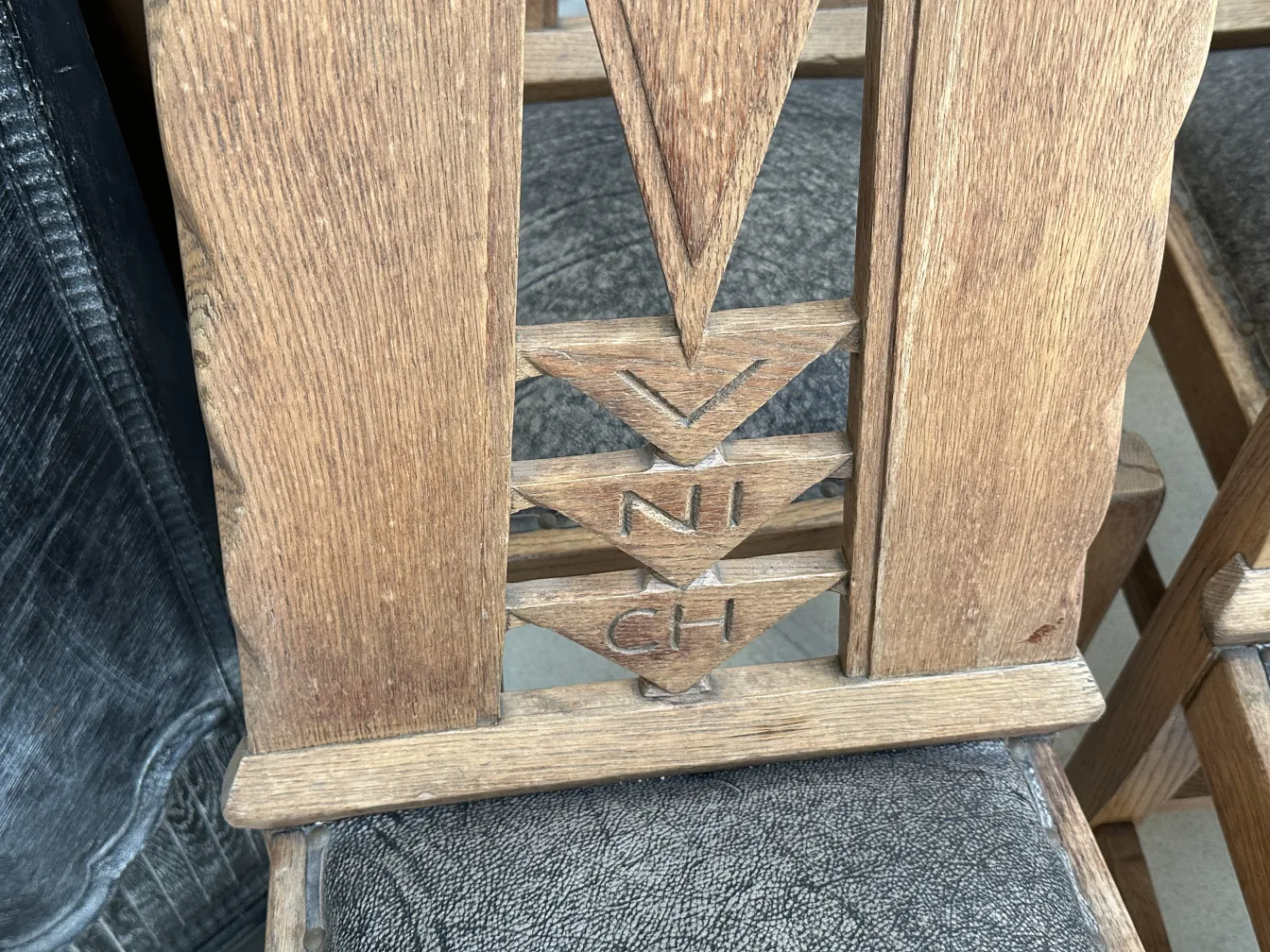 conjunto de 6 cadeiras antigas de design Munich em ambiente acolhedor