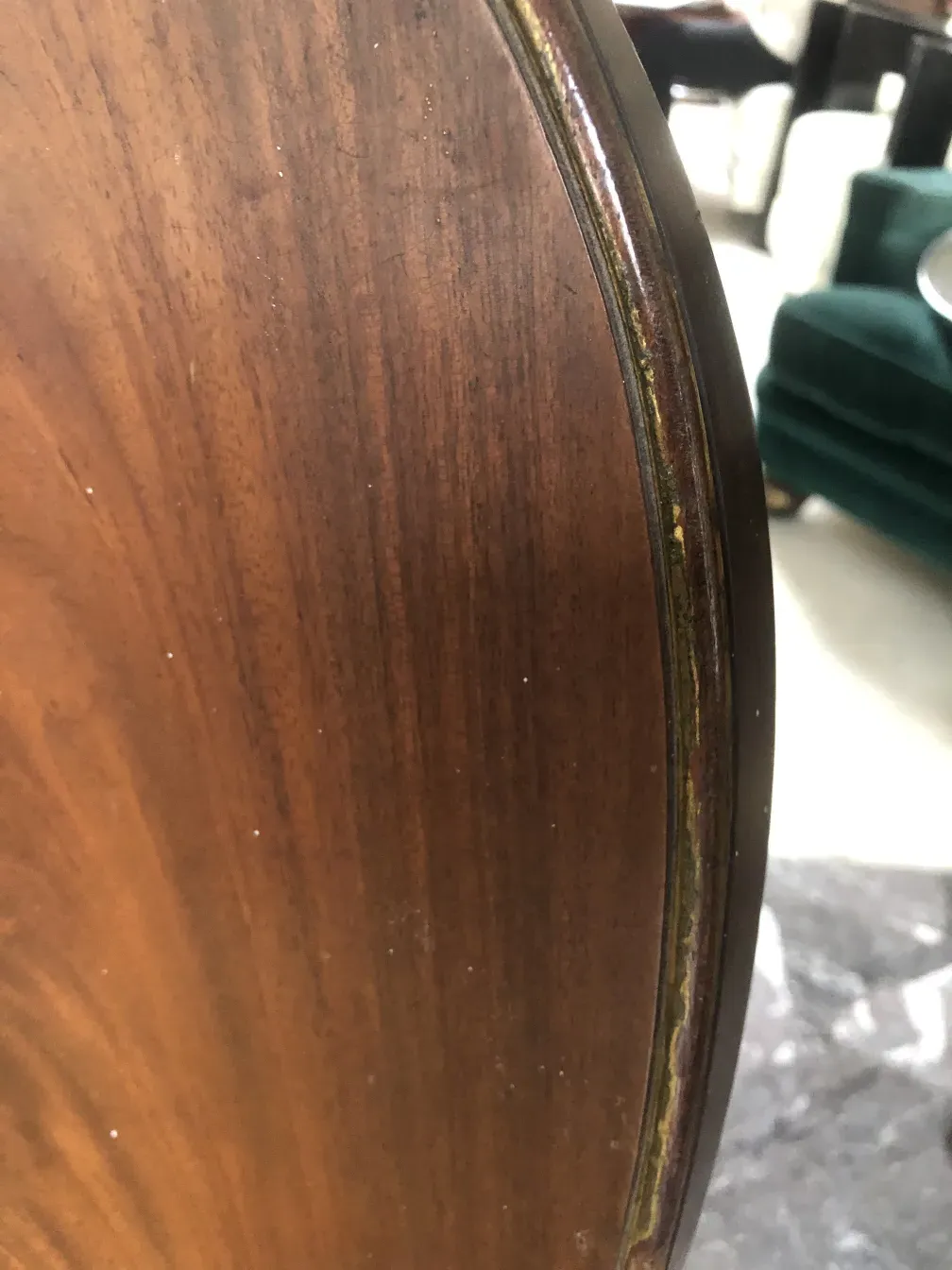 पुरानी कुर्सियों jansen की साइड व्यू जिसमें बारीकियाँ हैं