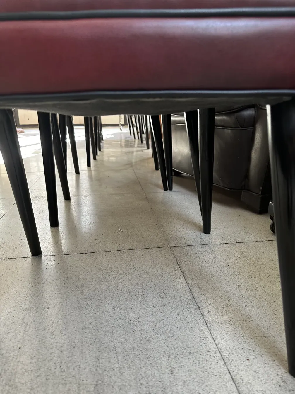 고급스러운 환경에 있는 의자 12개 보기