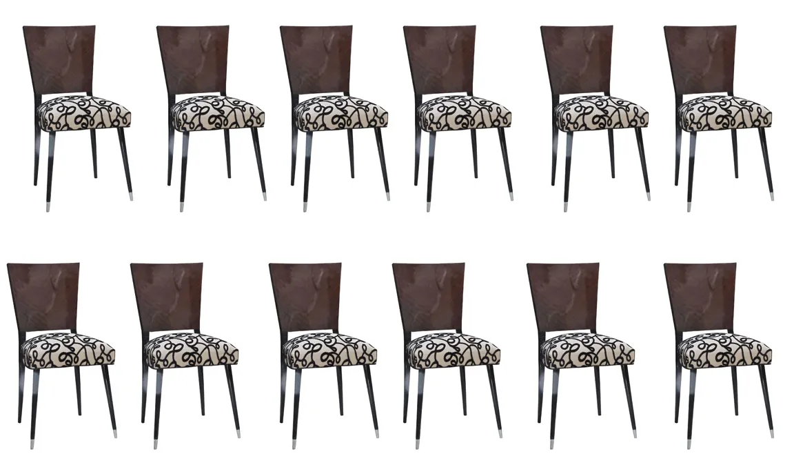 12 cadeiras antigas com estampas modernas