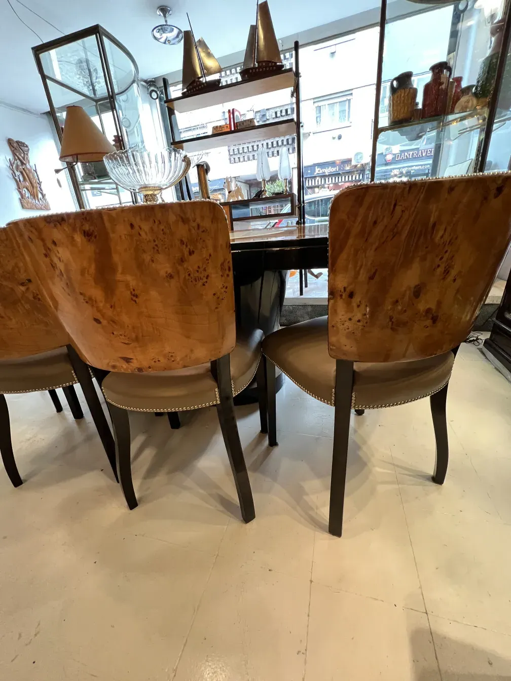 Conjunto de 12 sillas antiguas con respaldo de madera