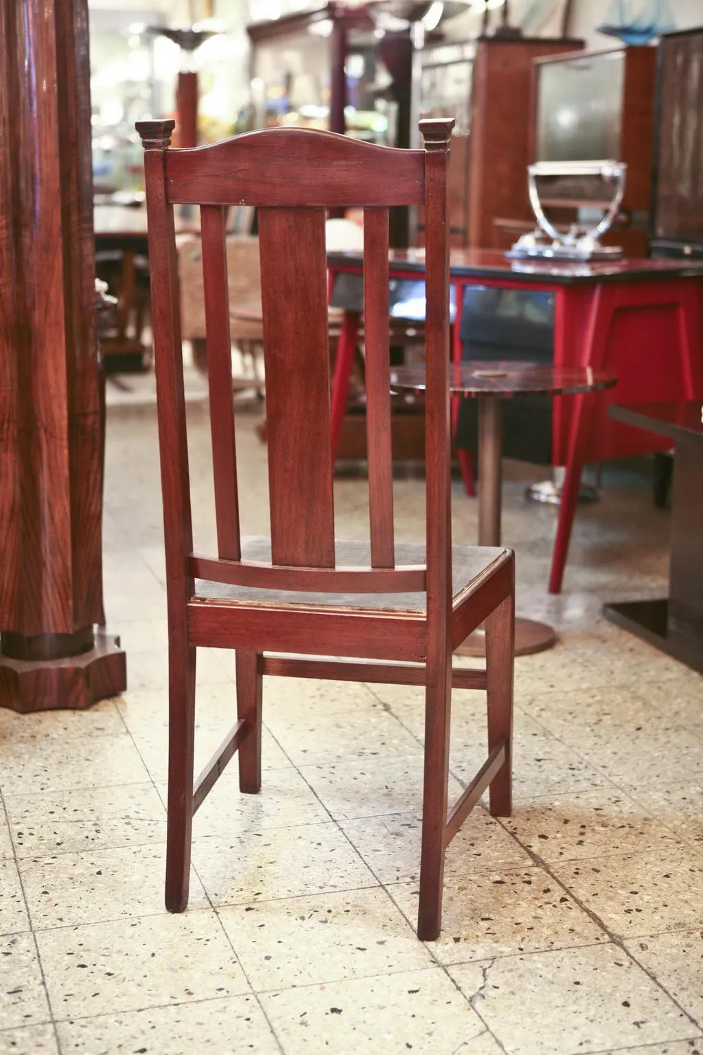 Antiker Stuhl von Shapland and Petter aus Barnstaple in einer gemütlichen Atmosphäre.