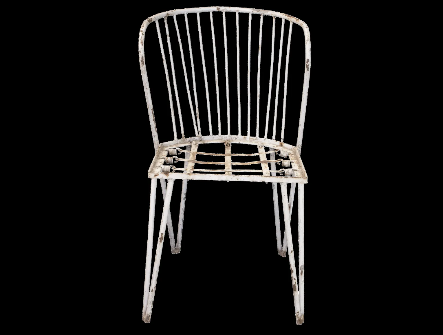 Chaise de jardin antique au design minimaliste et de couleur blanche, idéale pour les espaces extérieurs.