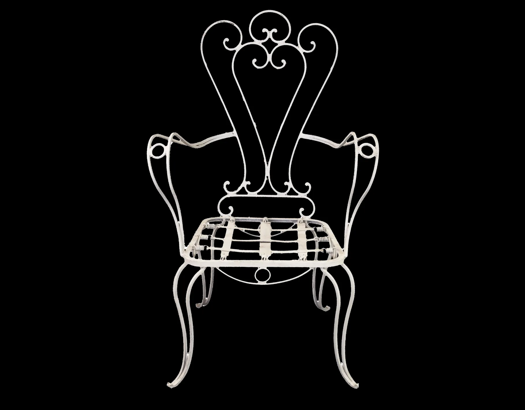 पुरानी बगीचे की आरामकुर्सी आकर्षक डिज़ाइन और सजावटी आकृतियों के साथ, बाहरी उपयोग के लिए आदर्श।