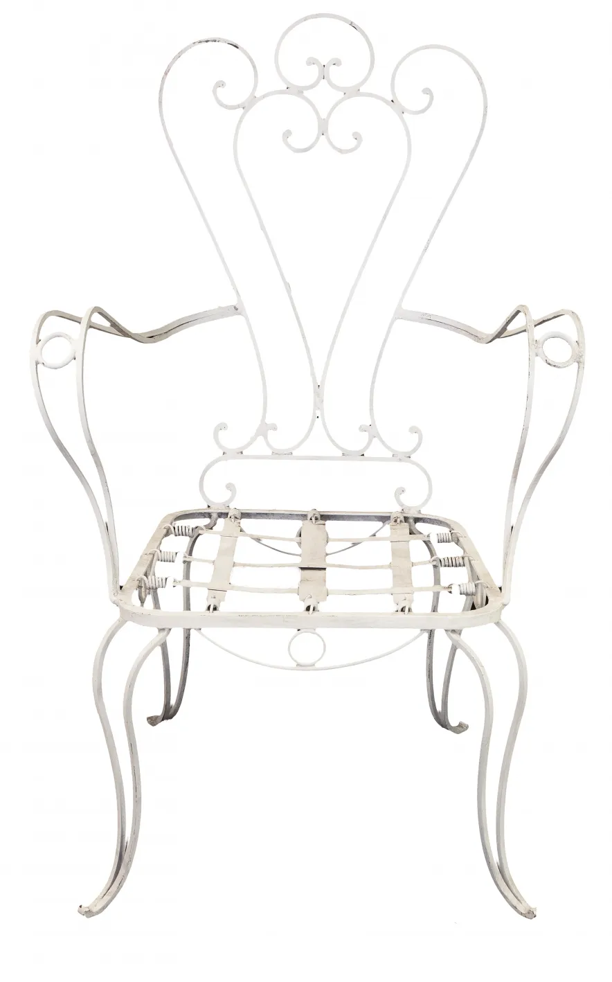 fauteuil de jardin ancien avec dossier incurvé et pieds élégants dans un cadre naturel