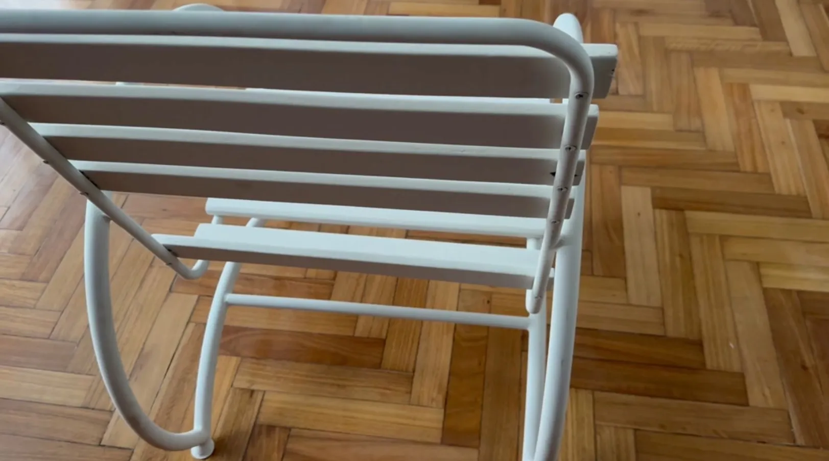 Duas poltronas de jardim antigas, elegante e confortável