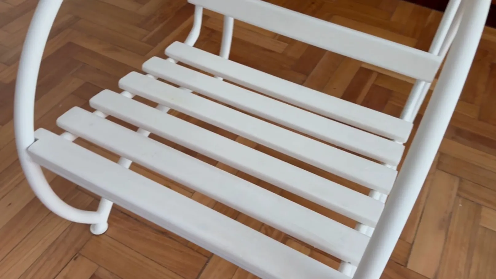 Sillones de jardín antiguos color blanco, ideales para exterior