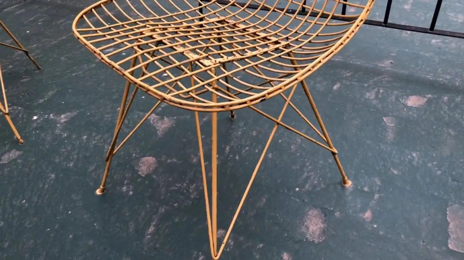 Poltronas de jardim antigas com design exclusivo em ambiente natural