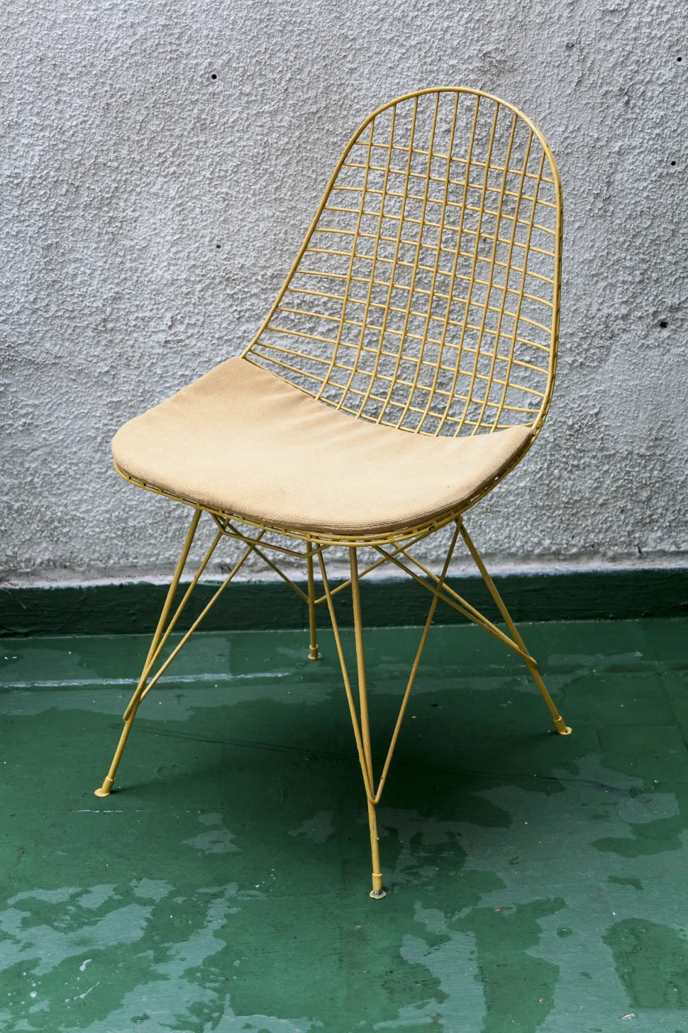 Antike Garten-Sessel mit elegantem Design im Freien