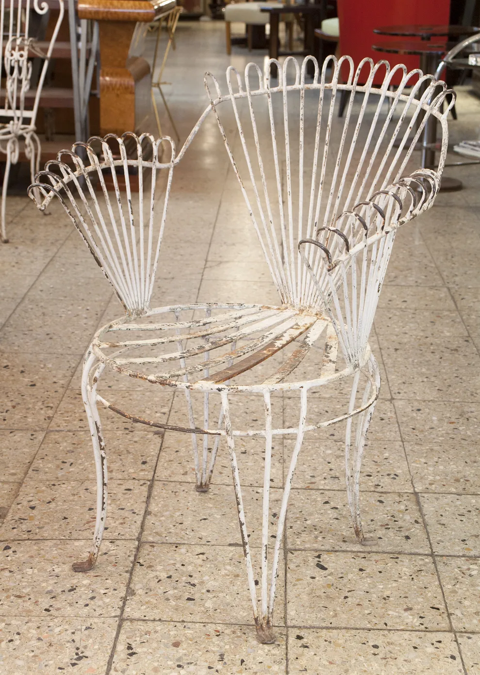 Conjunto de 4 sillones de jardin antiguos en ambiente