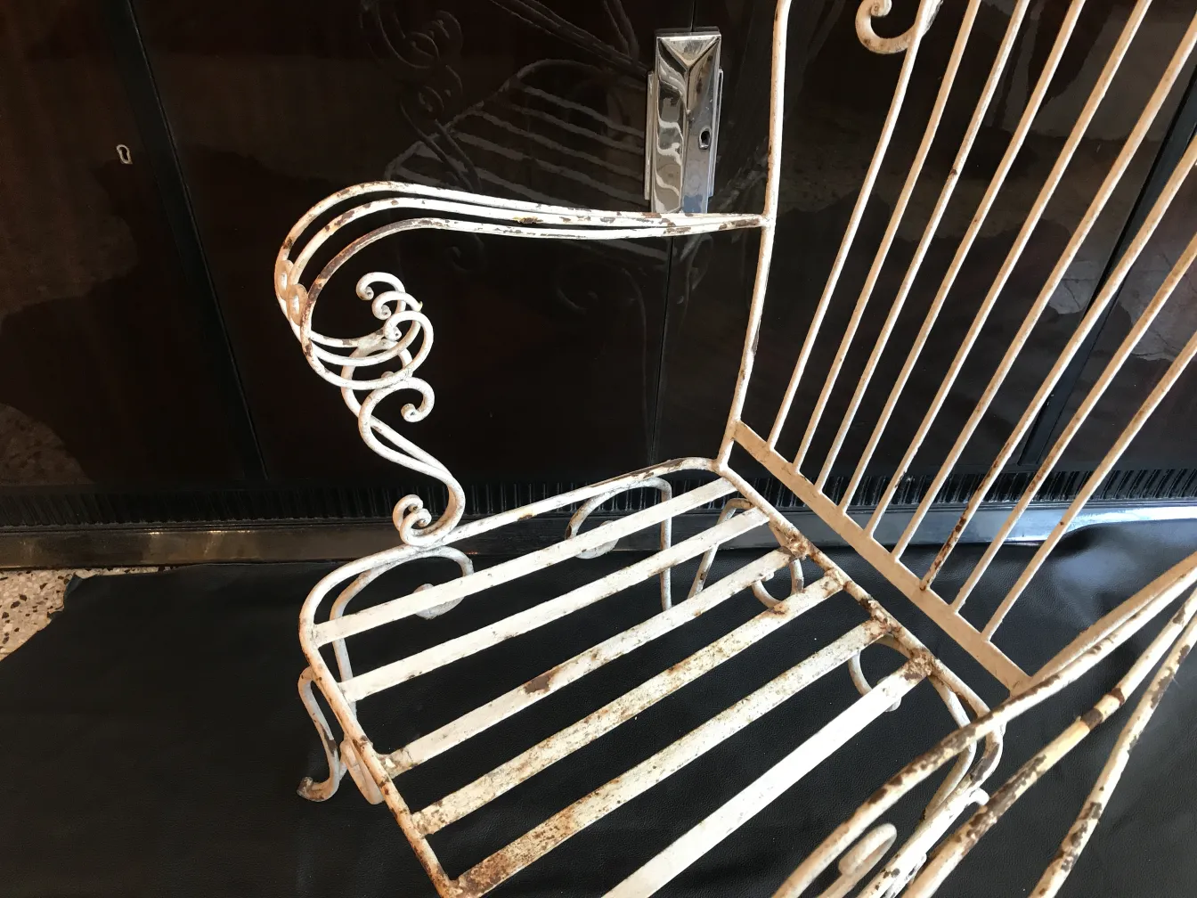 Ensemble de 4 fauteuils de jardin anciens avec des détails en fer