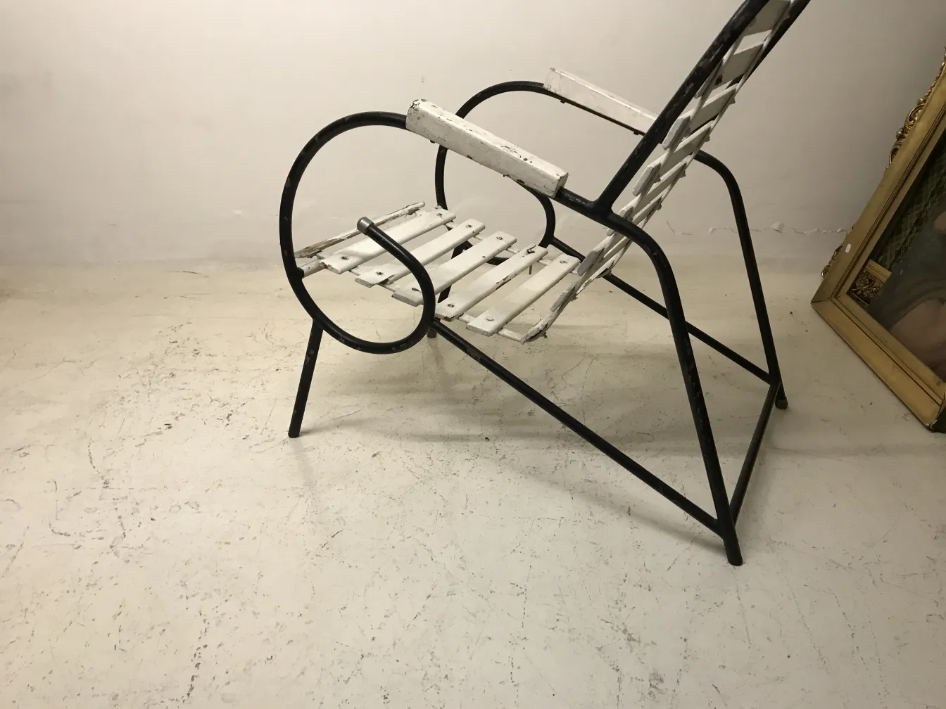 8 antique garden chairs with classic design in white