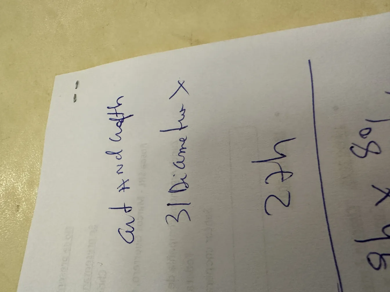 antike Deckenleuchte mit einfachem Design auf Papier