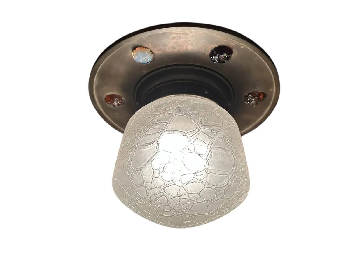 illuminazione antica con stile elegante e forme arrotondate, ideale per interni